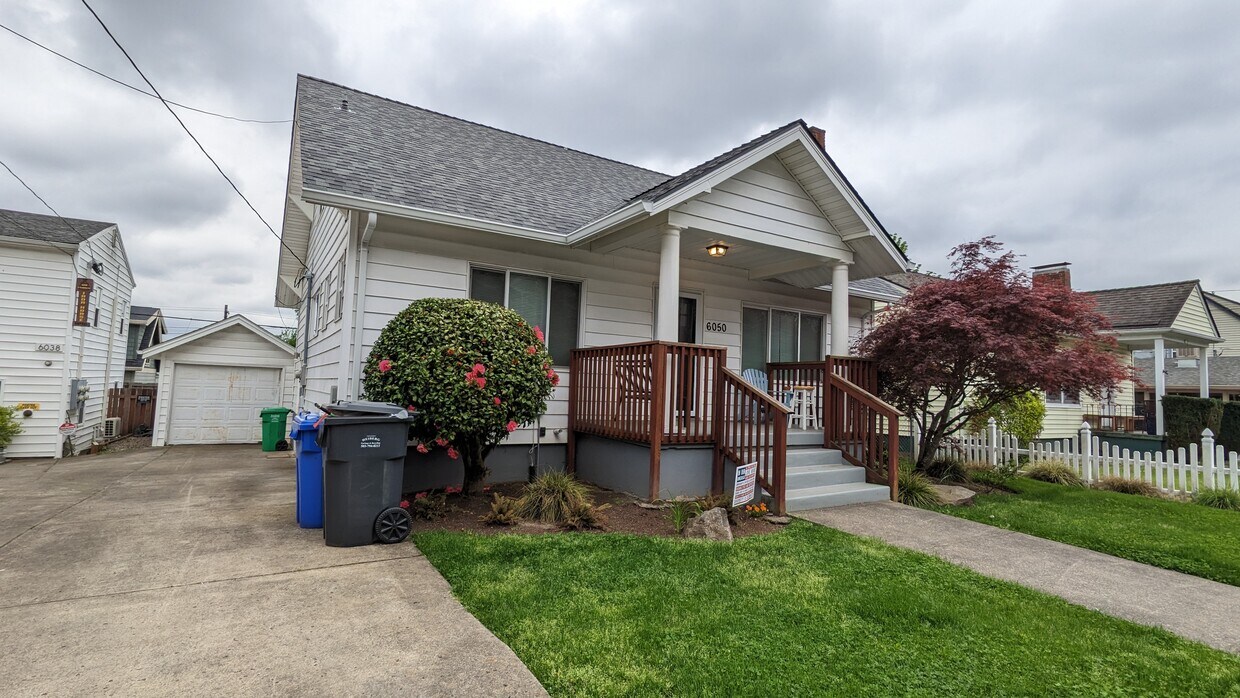 Foto principal - 6050 SE Milwaukie Ave