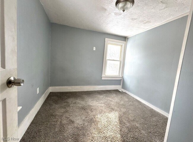 Building Photo - "Discover Your Dream Home: A Spacious 4-Be...