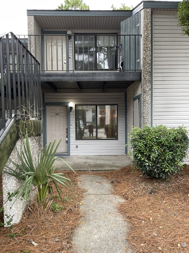 Building Photo - 910 Brett Dr