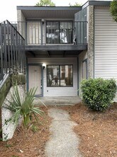 Building Photo - 910 Brett Dr