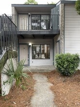 Building Photo - 910 Brett Dr