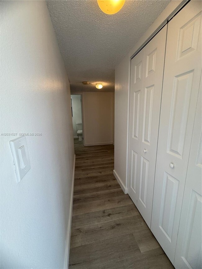 Building Photo - 20200 W Country Club Dr
