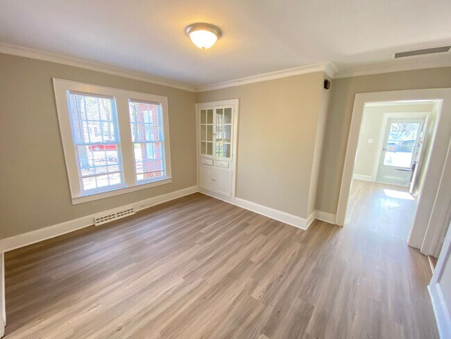 Building Photo - Very nice 4 bedroom 1 bathroom house JUST ...