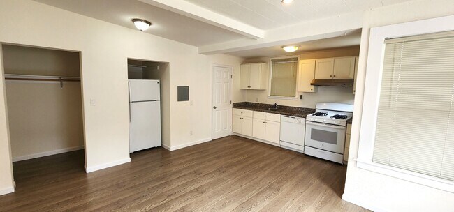 Foto del edificio - Great Inner Sunset Studio For Rent