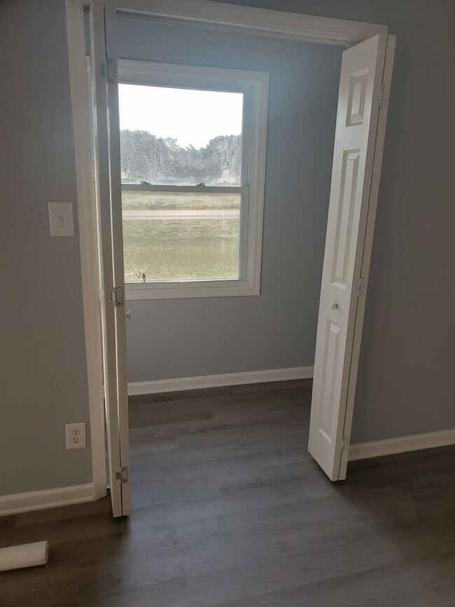 Foto del edificio - 1 BD AVAILABLE NOW. $600 PER MONTH. NEW STAINLESS STEEL APPLIANCES and UPDATES!!