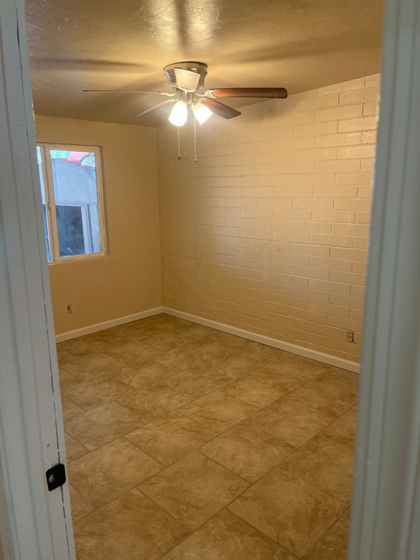 Building Photo - 3913 S Queen Palm Dr