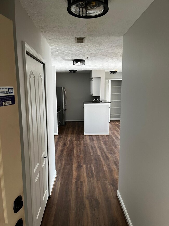 Building Photo - 8941 Town Center Cir