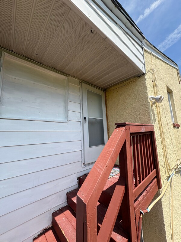 Building Photo - 1208 Daniels Ave