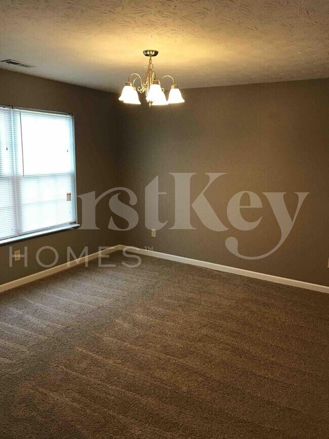 Building Photo - 622 Findlay Ln