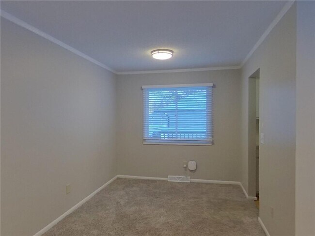 Building Photo - 13101 Thomas Ave