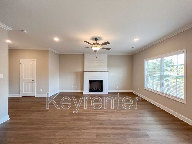 Foto del edificio - 7730 Honey Oaks Rd