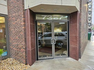 Foto del edificio - 7337 S South Shore Dr