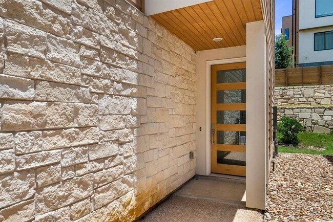 Foto del edificio - 6821 Wolfcreek Pass