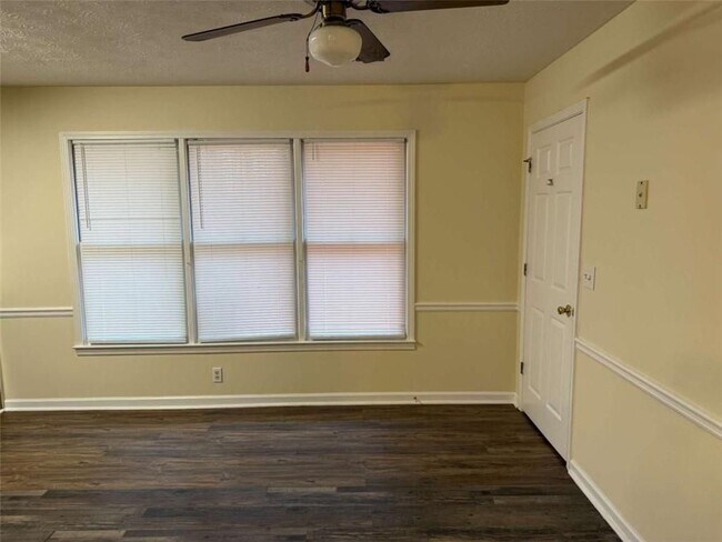 Foto del edificio - 80 Rolling Ridge Dr