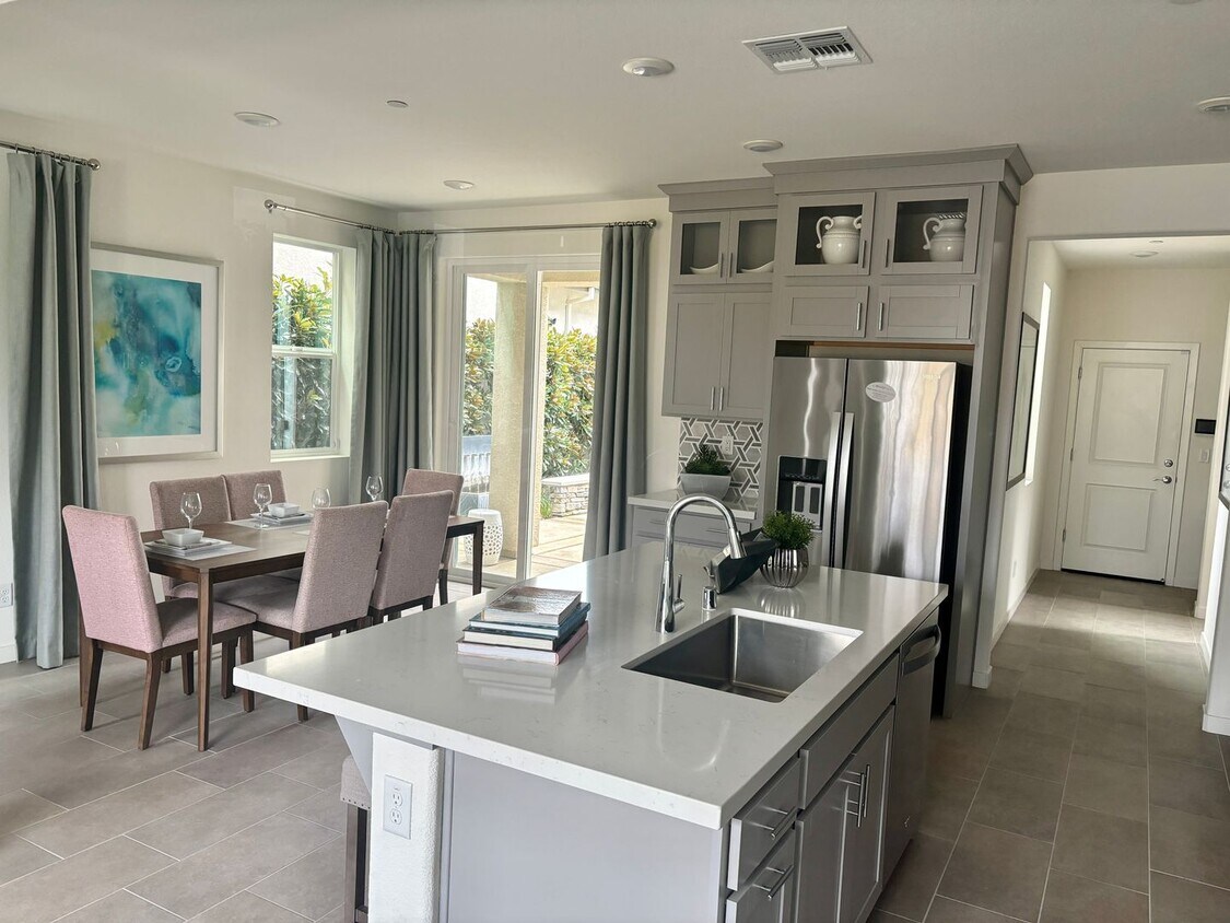 Foto principal - 3/3 w/HUGE BONUS (Natomas) - 180K in upgra...