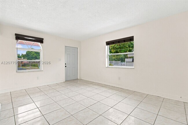 Foto del edificio - 872 NW 108th St