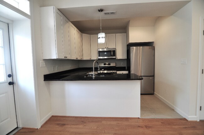 Building Photo - 759 Quebec Pl