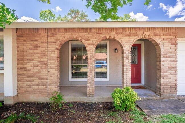 Foto del edificio - 10321 Timbercrest Ln