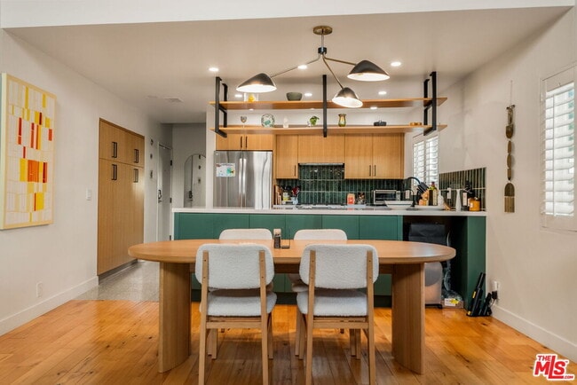 Foto del edificio - 3988 Beethoven St