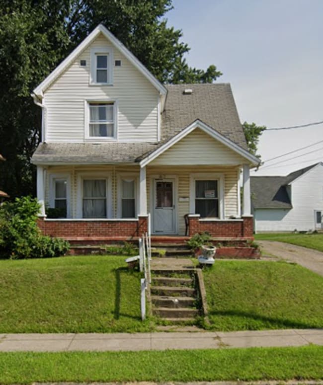 Building Photo - 1817 3rd St SE