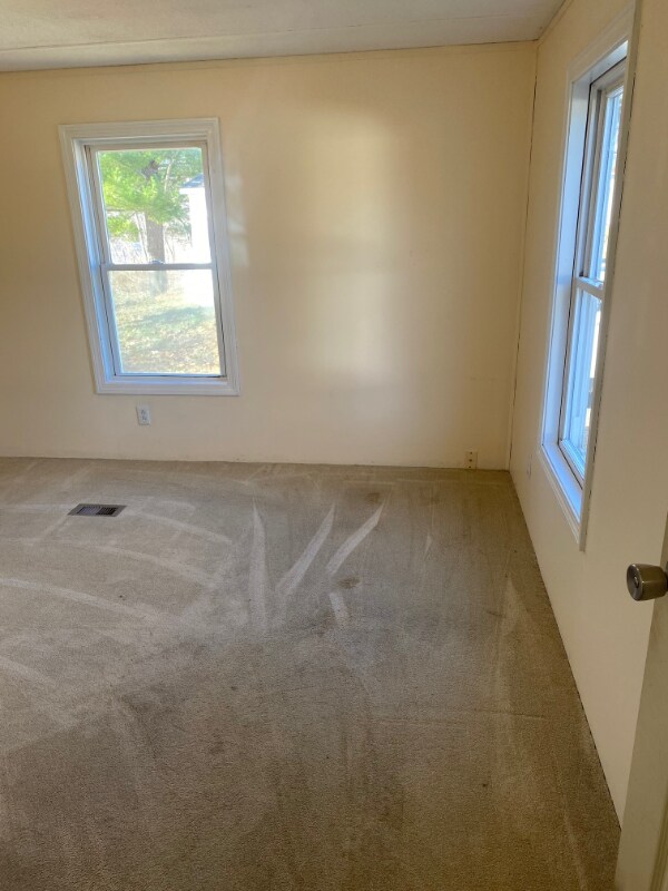 Building Photo - 18 River St