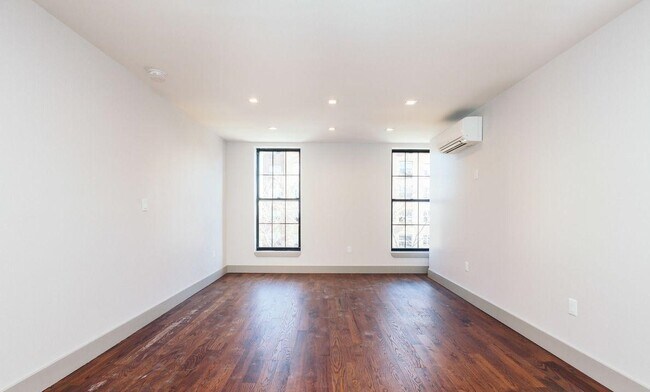 Foto del edificio - 133 Menahan St