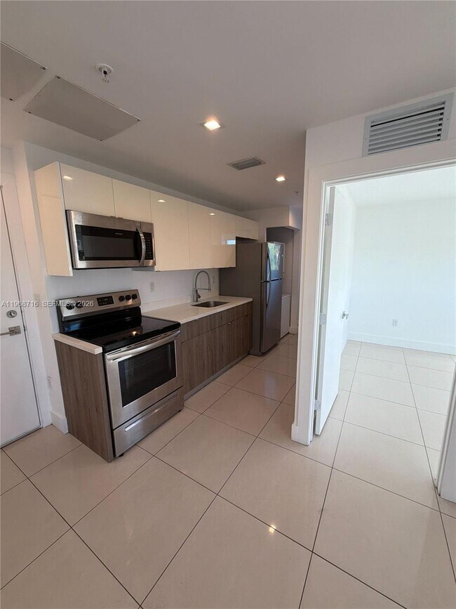 Foto del edificio - 829 SW 18th Ave