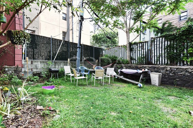 Foto del edificio - 192 Greenpoint Ave