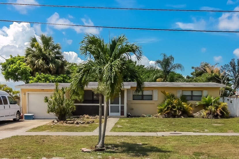 Primary Photo - 224 Greenbrier Dr