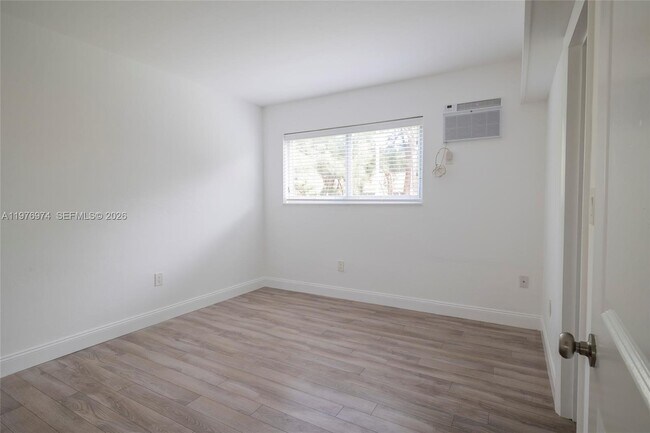 Foto del edificio - 7901 SW 64th Ave