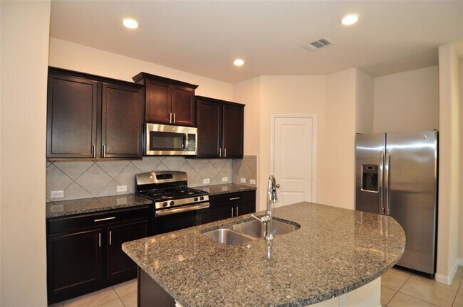 Foto del edificio - 14008 Cantata Ln