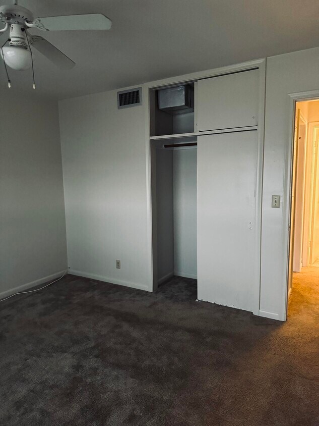 Building Photo - 728 Ridge Rd