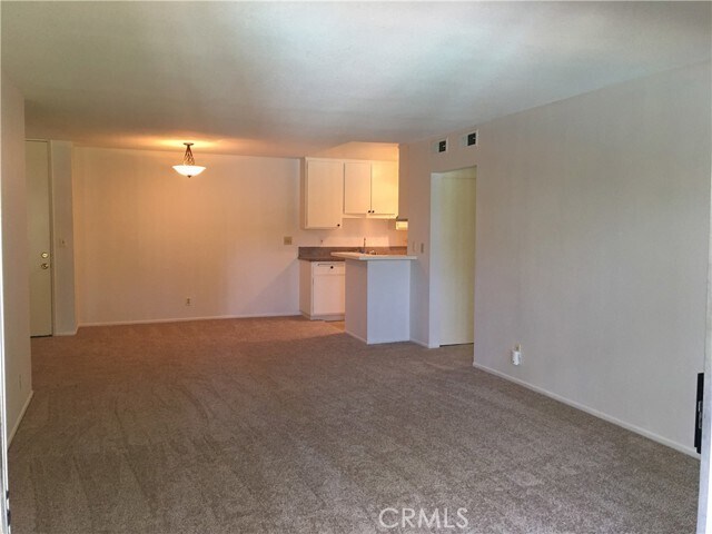 Foto del edificio - 564 N Bellflower Blvd