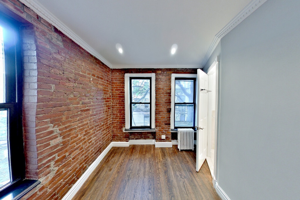 Primary Photo - 416 E 13th St