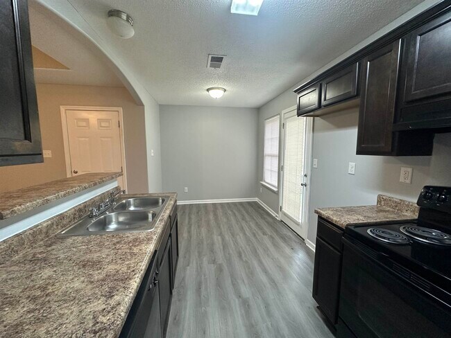 Foto del edificio - 7407 Crayton Ridge Dr