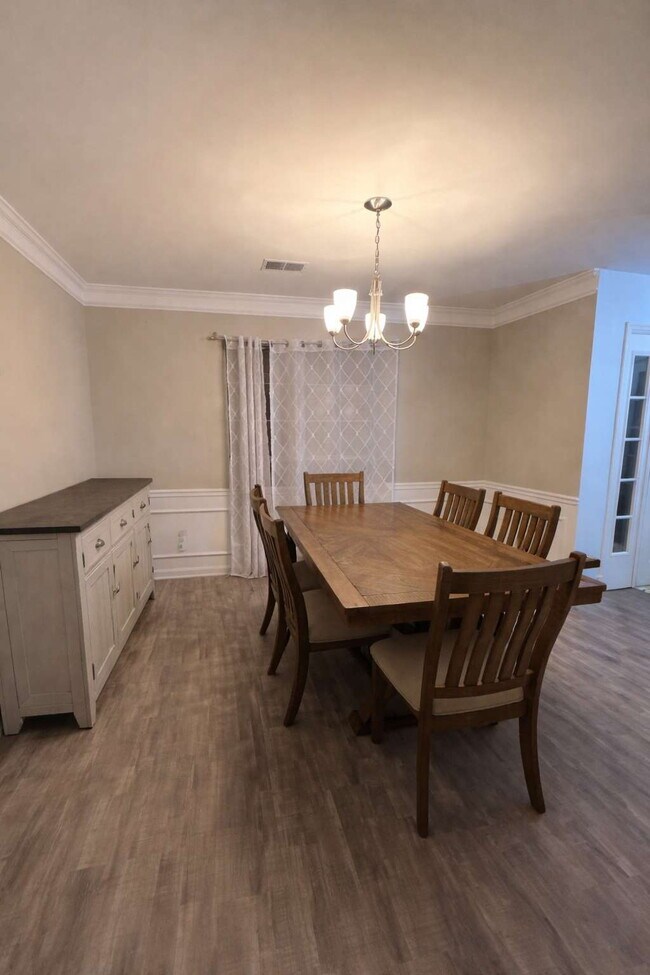 Foto del edificio - 4BD Home in Heart of Mt. Pleasant- Center Lake