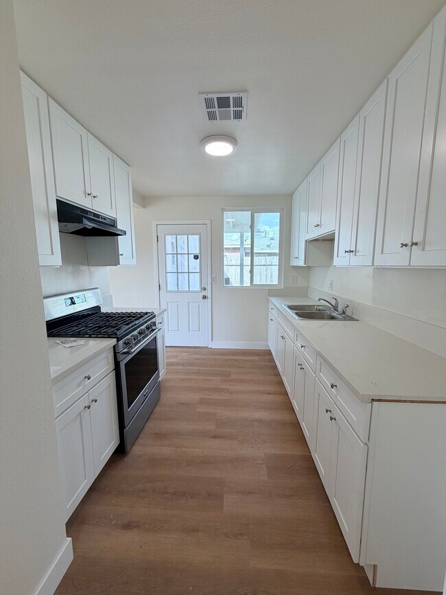 Building Photo - 7767 Colwyn Ave