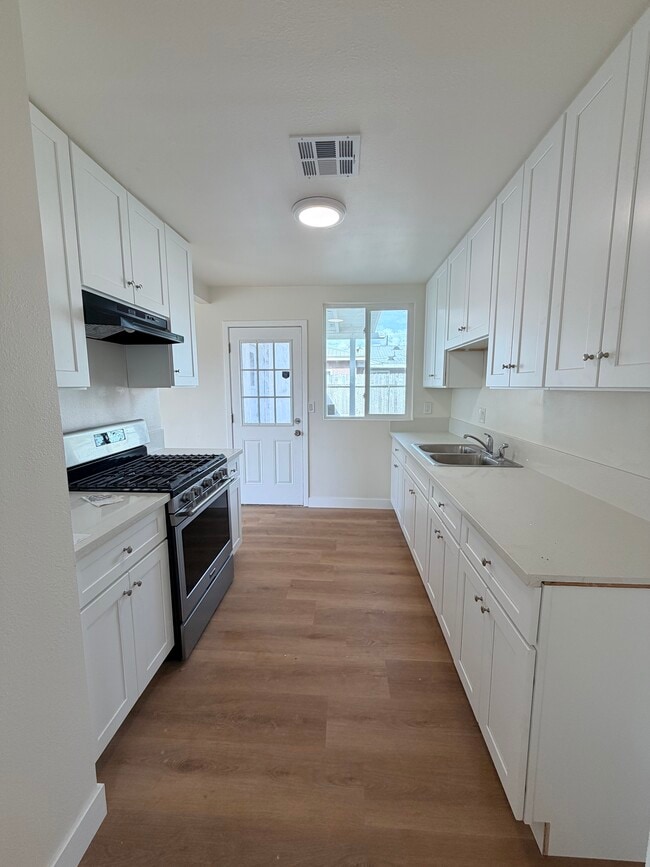 Foto del edificio - 7767 Colwyn Ave