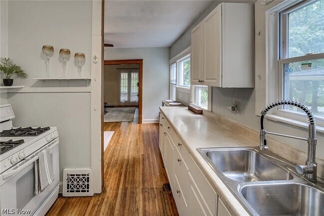 Foto del edificio - 2245 Bellfield Ave