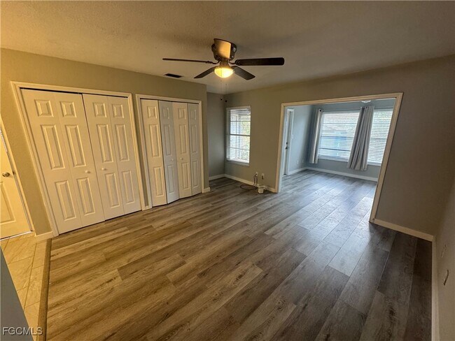 Foto del edificio - 8124 Matanzas Rd