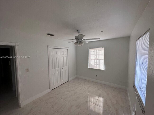 Foto del edificio - 1220 NW 53rd St