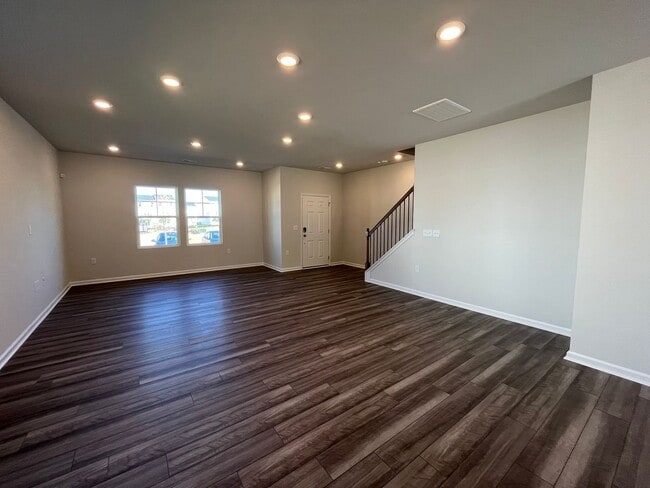 Foto del edificio - Brand New Corner Unit 3BD, 2.5BA Raleigh T...