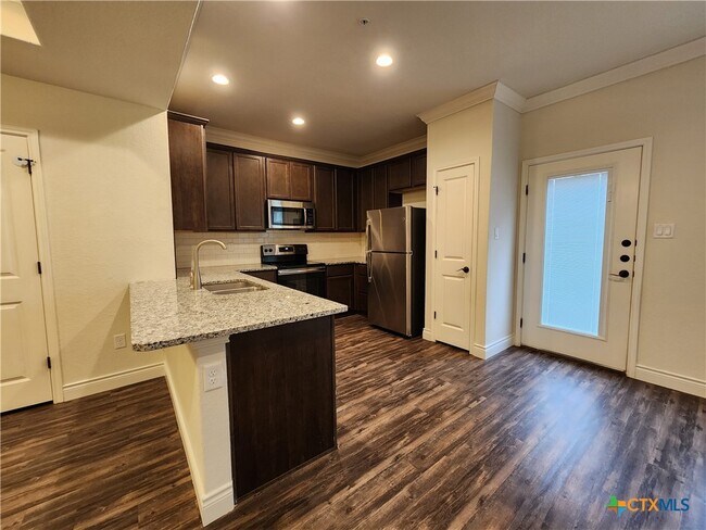 Foto del edificio - 340 Untermaier St