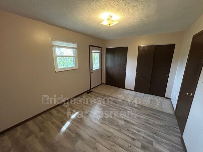 Foto del edificio - 60 Candlewood Ct