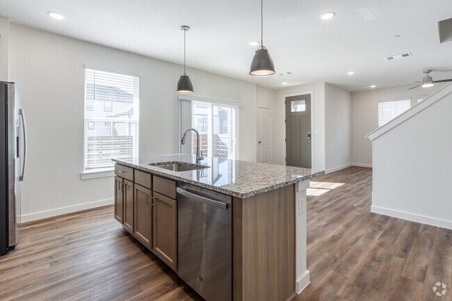 3BR, 2.5BA - 1,669SF - Canvas at Grand Prairie