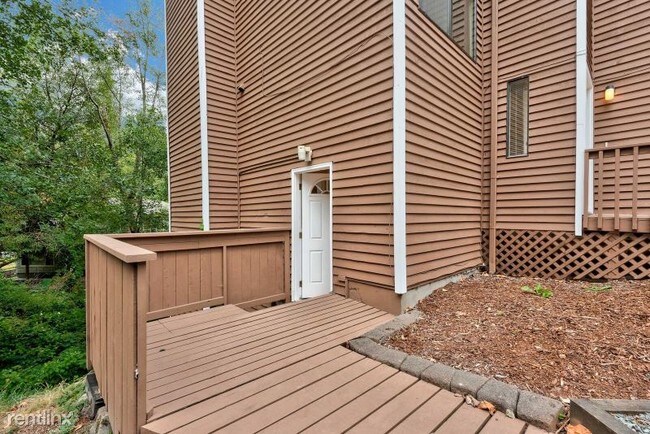 Building Photo - 20107 Forest Park Dr NE