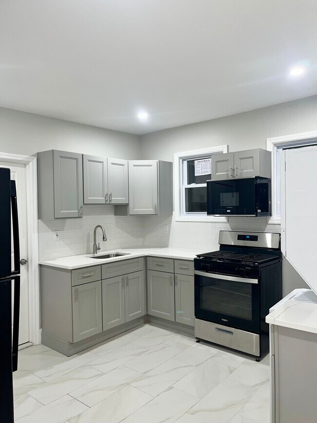 Foto del edificio - 364 River Dr