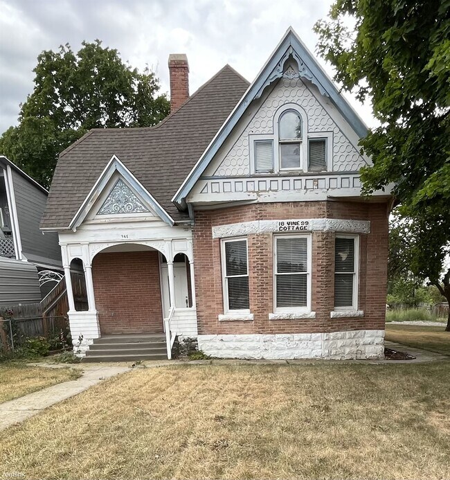 Building Photo - 3 br, 2 bath House - 341 West Main Street