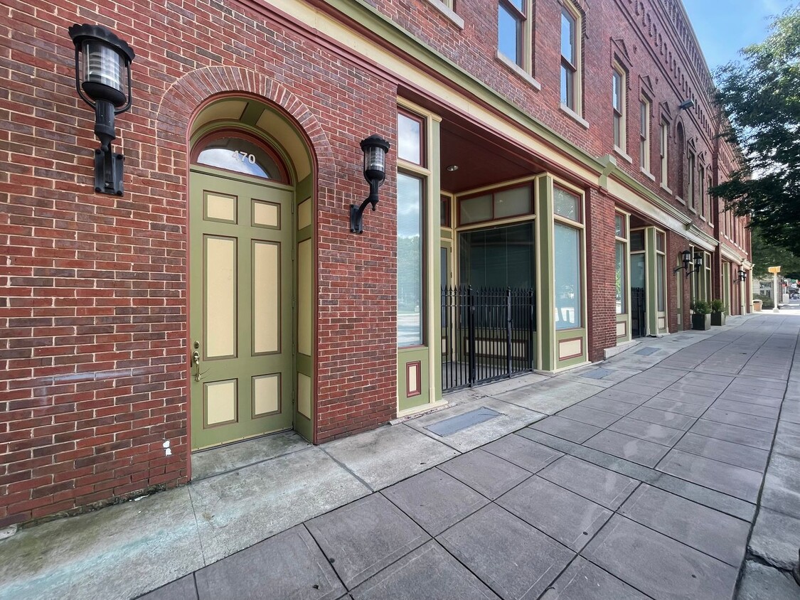 Primary Photo - Charming Two Bedroom Apartment Downtown