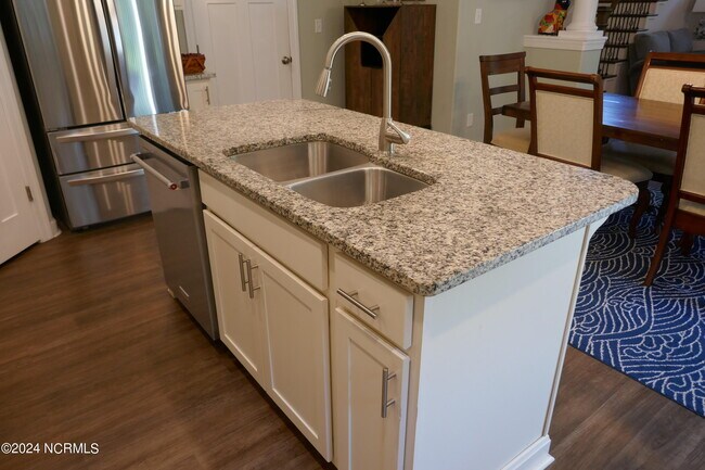 Building Photo - 106 Deberry Ln